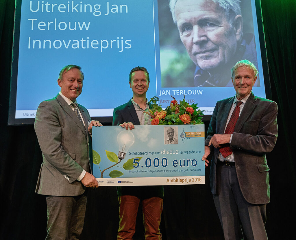 De uitreiking van de Jan Terlouw Innovatieprijs aan Elestor in 2016